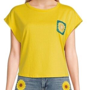 Circus NY T-shirt with crocheted pocket